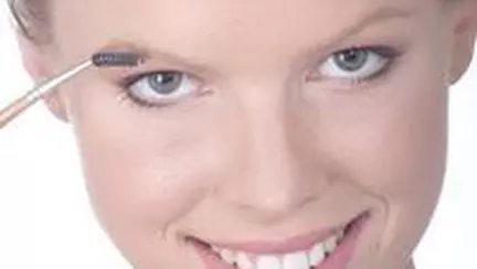 Frumusete: Ti-ai distrus sprancenele? Acum exista o solutie!