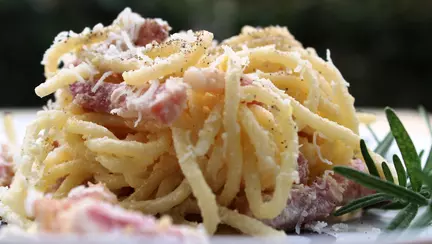 Cele mai bune spaghete Carbonara – Rețeta italienească!