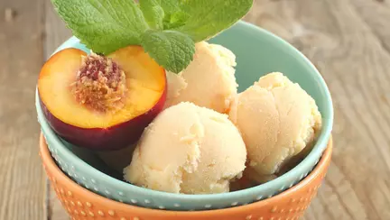 Culoare și aromă într-un desert răcoritor: înghețata de nectarine