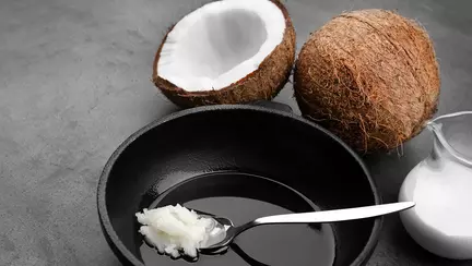 Uleiul de cocos: cum îl folosim în bucătărie?