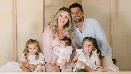 Cum arată casa în care Laura Cosoi locuiește cu familia. Camera fețitelor e ca-n povești