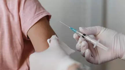 Vaccinare gratuită anti-HPV la fete și băieți cu vârste între 11 și 26 de ani. Legea a fost adoptată de Parlament