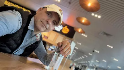 Ce a pățit Dan Negru pe Aeroportul Otopeni. „Minim 200 de euro/zi. Aia cu apa e pentru rațe”