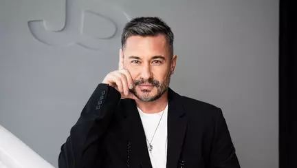 Adrian Perjovschi: „Nu există o vârstă la care părul lung nu se mai poartă”. 5 sfaturi, 5 greșeli, 5 mituri despre păr INTERVIU