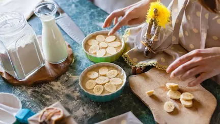 Dulciuri fără zahăr: ingrediente care să nu îți lipsească din bucătărie pentru deserturi sănătoase