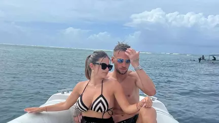 Imagini rare din vacanța de lux a fotbaliștilor! Soțiile lui Florinel Coman, Florin Tănase și Denis Drăguș au făcut senzație în costume de baie