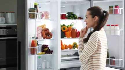 Alimentele care devin toxice după câteva zile în frigider. De ce salatele trebuie consumate imediat