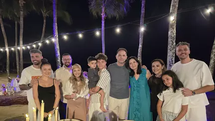 Cum a apărut soția lui Dan Negru în Mauritius. Își petrec vacanța cu Andra și Cătălin Măruță