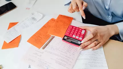 Un nou standard al pieței muncii: provocările transparenței salariale