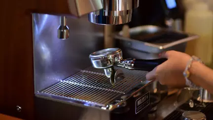 Cafeaua la birou - un avantaj doar dacă este de calitate. Iată ce espressoare să alegi în 2026 pentru echipa ta