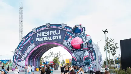 BEACH, PLEASE! 2026 continuă în forță: Ziua 1 a adus show-uri spectaculoase și o energie care a ținut festivalul viu până târziu în noapte