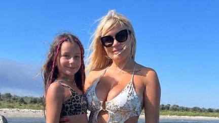 Elena Udrea a atras toate privirile pe Litoral, alături de Adrian Alexandrov și fiica lor, Eva