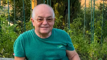 Emil Boc, imagini din propria grădină. Cum arată primele roșii cultivate chiar de primarul Clujului
