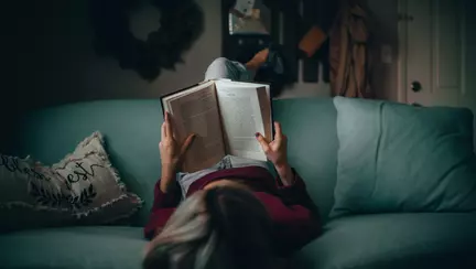 De ce sunt atât de populare cărțile romantasy pe BookTok?