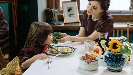 Copilul pleacă la școală fără poftă de mâncare, iar cutia de prânz se întoarce plină? Iată ce poți face