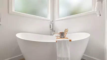 Renovarea băii într-un apartament dat în chirie: unde merită să investești și unde poți simplifica