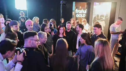 Mirabela Grădinaru, apariție spectaculoasă la Romanian Fashion Week. Cum s-a afișat Prima Doamnă în ultima seară a evenimentului