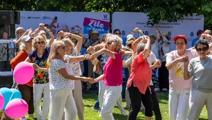 Cum îi păstrăm pe seniori parte activă din comunitate?