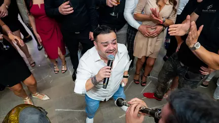 Adrian Minune a cântat rock la Nibiru și a surprins publicul. Reacțiile internauților: „Doamne, ce voce are!'