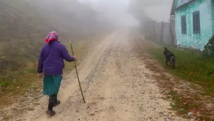 Tabelul complet al pensiilor din 2026. Ce vechime și la ce vârstă se vor pensiona femeile născute între 1970 și 1975