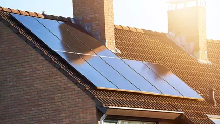 Ce reguli noi se aplică românilor cu panouri fotovoltaice după promulgarea legii de către Nicușor Dan