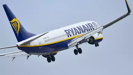 Pasagerul aspirat parțial pe geamul avionului Ryanair spune că singura propunere din partea companiei după incident a fost de a-i reprograma zborul