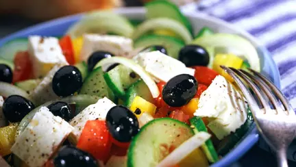 Un român stabilit în Grecia a făcut inventarul prețurilor la restaurantele din Thassos: „Peștele ăla o să aibă gust de rată la bancă”