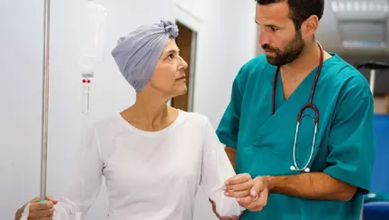 Pacientă cu cancer din România cumpără din Germania medicamentele care-i salvează viața: „Plătim 256 de euro pe fiolă”