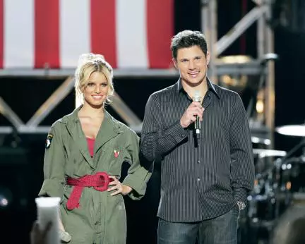 Jessica Simpson și Nick Lachey în reality show-ul „Nick and Jessica's Tour of Duty“