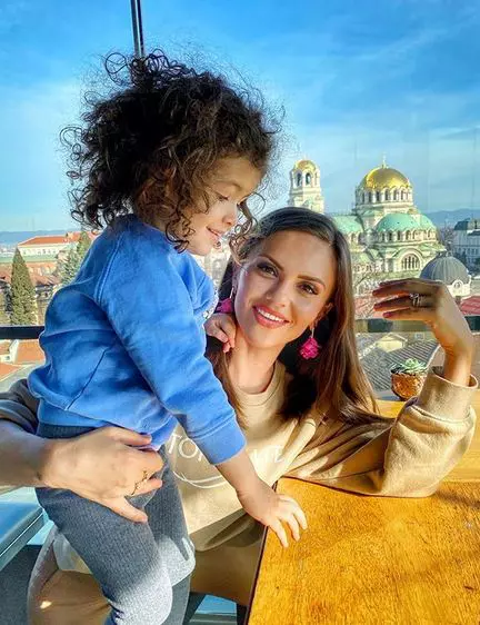 Cristina-Ssicanu-si-petra