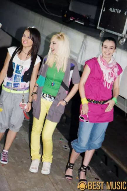 Poze-Blaxy-Girls---Sedinta-foto-la-filmare-clip-Nu-suporti