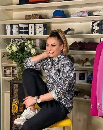 Adina Buzatu  zi naștere