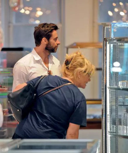 Hugh Jackman și soția lui, Deborra-Lee Furness, la cumpărături în Londra, pe Bond Street