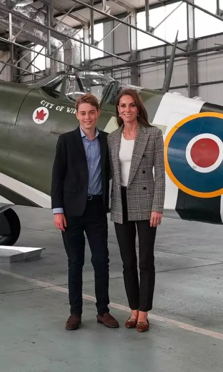 printul george si kate middleton la RAF