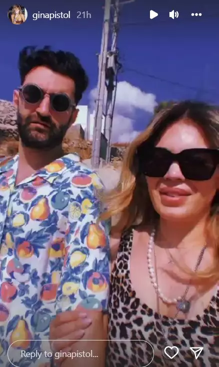 Gina-Pistol-si-Smiley-nu-se-pot-bucura-pe-deplin-de-vacanta.-„Cu-un-ochi-rad-si-cu-unul-plang-3