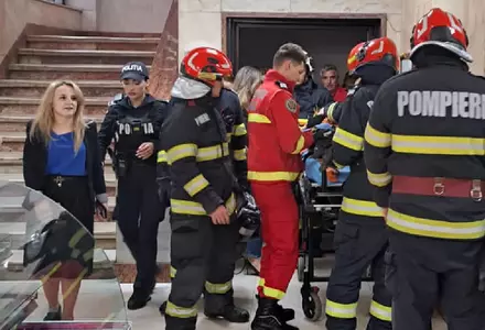 Lift prăbușit în Palatul CFR, la sediul Ministerului Transporturilor. Șase oameni se aflau în lift, iar trei au ajuns la spital / Anunțul făcut de Raed Arafat