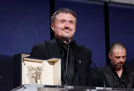 Cristian Mungiu, probleme în aeroport din cauza trofeului câștigat la Cannes, la revenirea din Franța: „Am dat peste singurul francez care nu știa ce e un Palme d’Or”