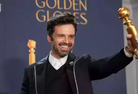 Sebastian Stan, despre plecarea din România și începuturile în SUA: „Mi-a fost rușine, teamă, să spun că sunt român”/ Actorul premiat cu Oscar a plecat din țară cu mama lui, după Revoluție