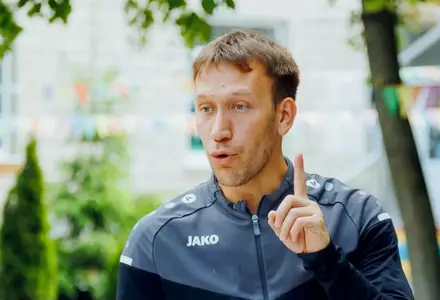 Arbitrul de fotbal Gheorghe Moldovan s-a sinucis, la 30 de ani, în casa soției, cu care se afla în divorț. Avea trei copii și a lăsat un mesaj de adio