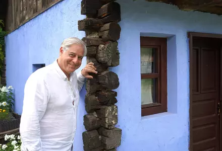 Cine l-a convins pe Alexandre Eram, soțul Andreei Esca, să investească și să construiască la  Porumbacu de Sus: „Noi avem 11 case, o sală de concert, o sală de expoziție și un butic. Încercam să-i susținem și pe designerii locali”