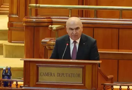 Ilie Bolojan, mesaj ferm în cadrul sesiunii votului din Parlament: „Suntem aici să găsim o soluție pentru încheierea crizei declanșate de PSD și AUR” / Ce spune despre cei care au demis guvernul condus de el