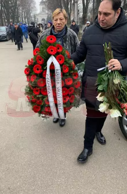 coroanamamacristinatopescu