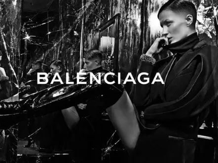 Gisele Bundchen pentru Balenciaga