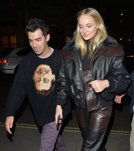 Sophie Turner este însărcinată
