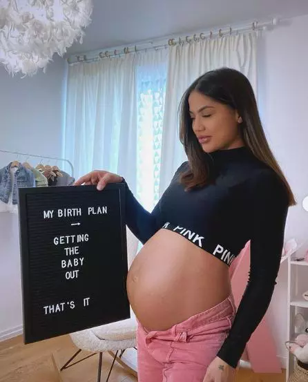 Diana-Senteș-însărcinată