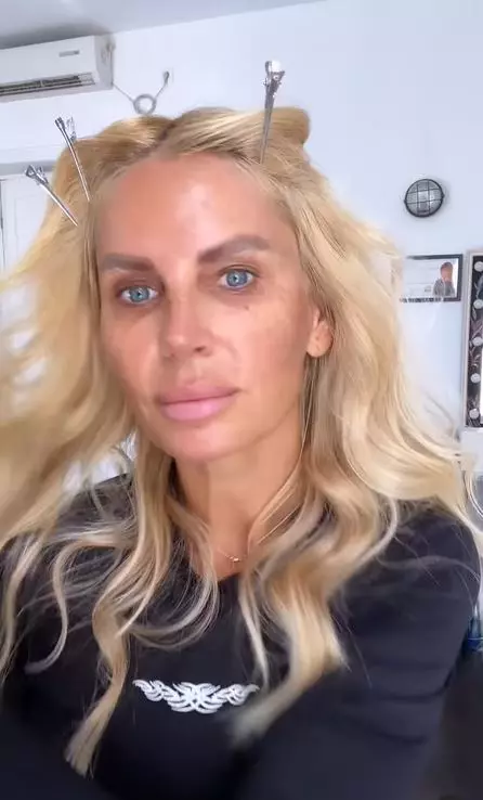 2022-10-03-15_59_13-Andreea-Banica-@iamandreeabanica-•-Instagram-photos-and-videos