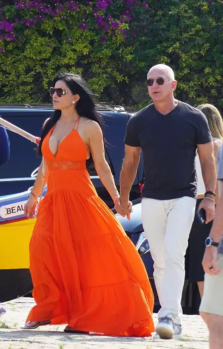Semi-Exclusif - No Web - Jeff Bezos et sa compagne Lauren Sanchez à Beaulieu-sur-Mer