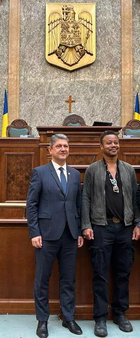Cuba-Gooding-jr-in-Romania-Senat-1