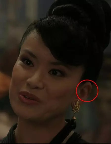 gafa-bridgerton-sezonul-4-detaliu-modern-katie-leung (5)