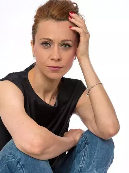 andreea-vasile-409409l-600x0-w-02a90271-1